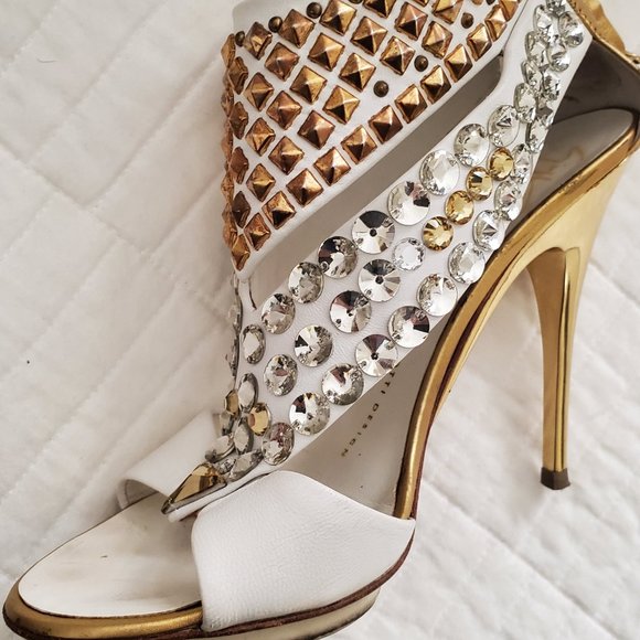 Stunning Giuseppe Zanotti Designer High Heel Studded shoes - Picture 2 of 6